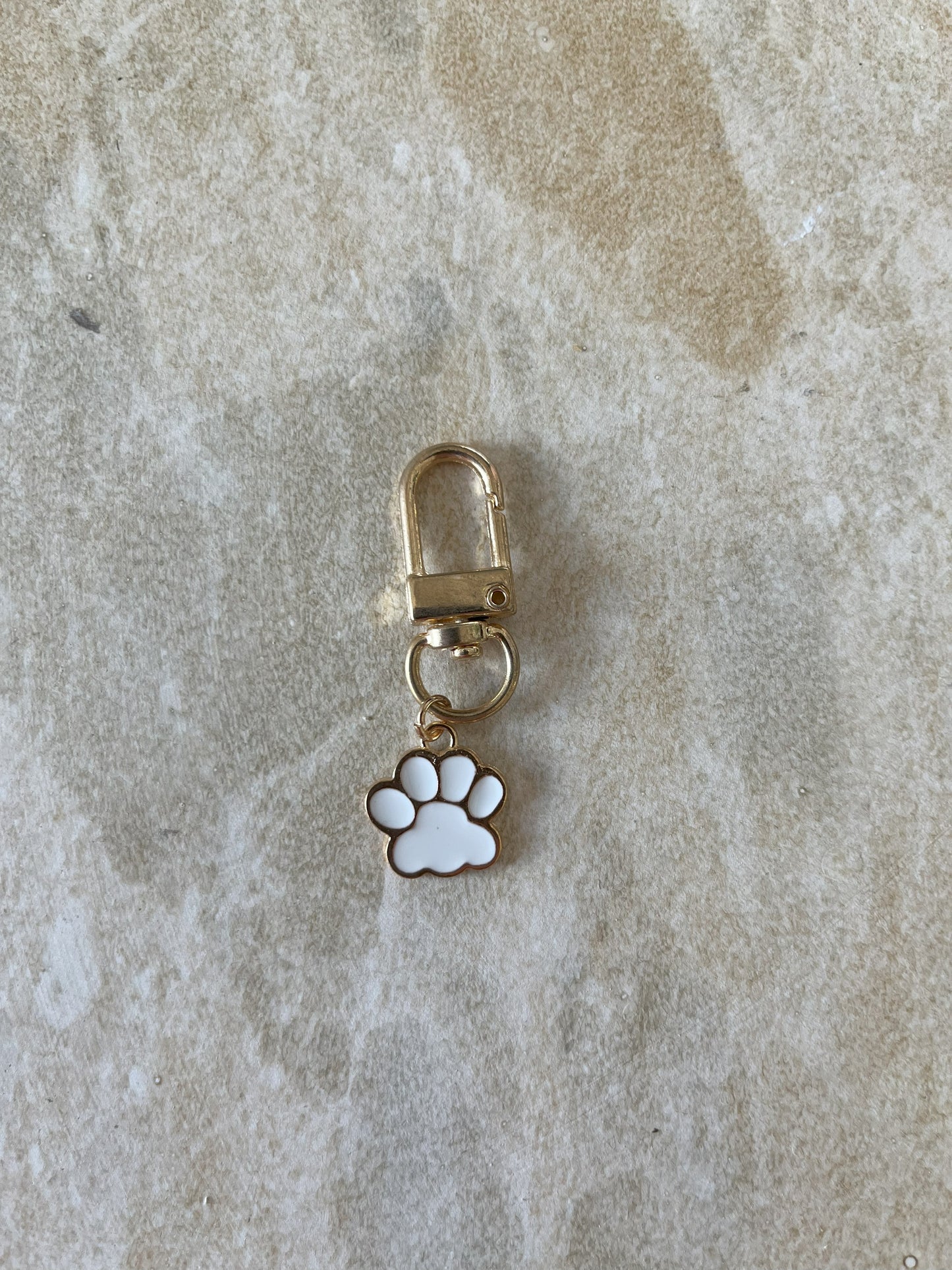 Paw-some paw print keychain accessory