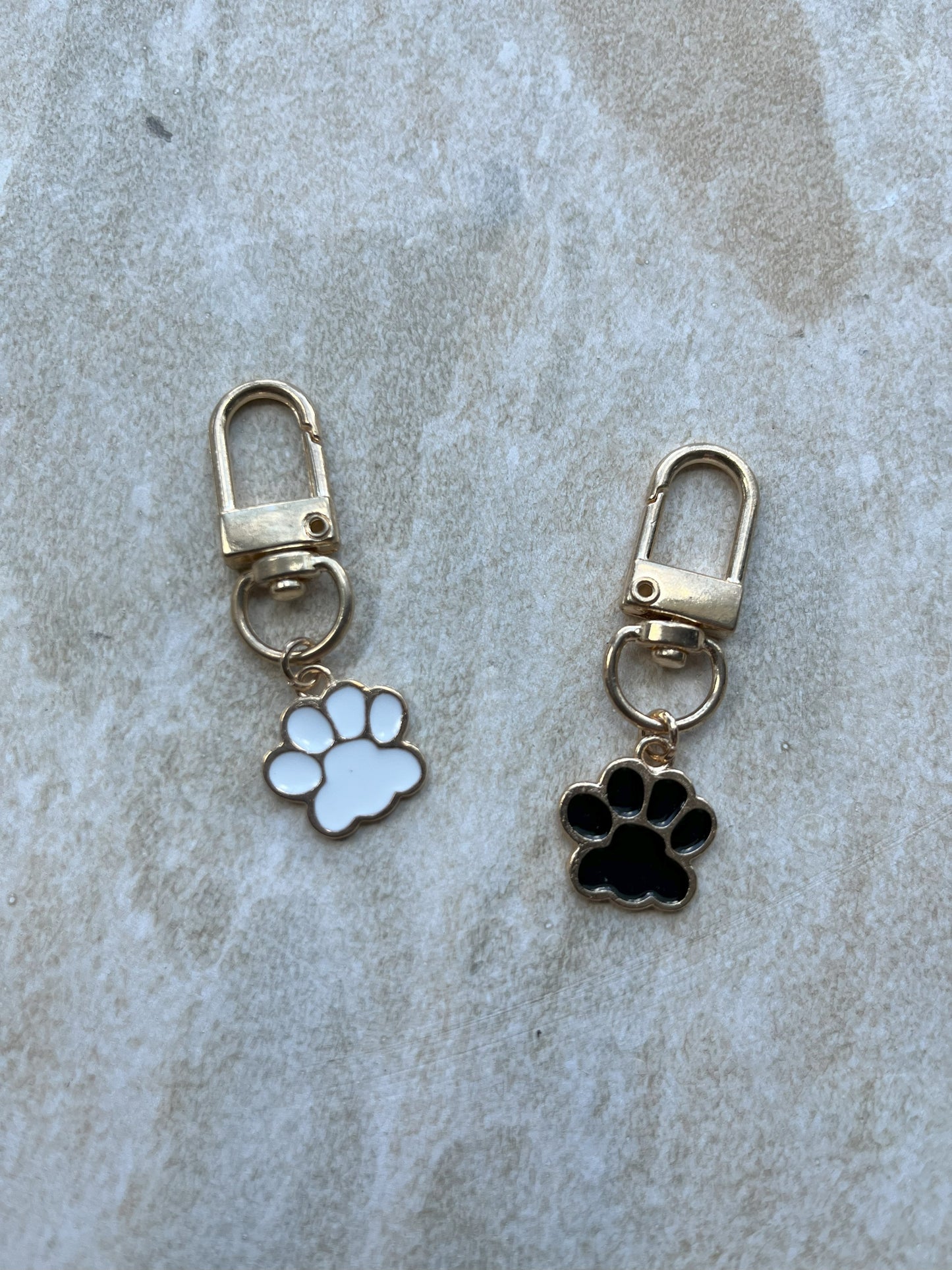Paw-some paw print keychain accessory
