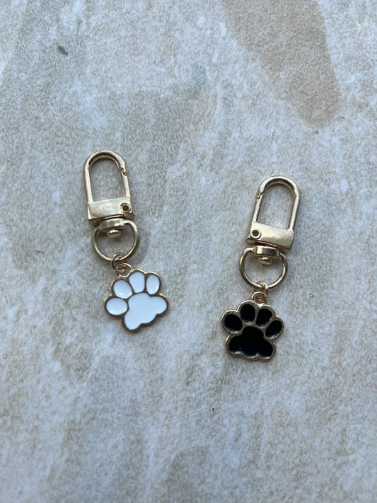 Paw-some paw print keychain accessory